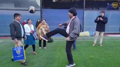 Que grande los refuerzos que trae Riquelme. Alberto:Es el primer 10 Bostero que se parece a los bosteros.