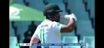 How has Lord Bavuma gotten his fingure stuck