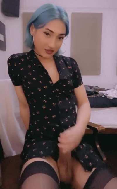 moments before i made a mess all over my pretty dress 🙃🤷🏻‍♀️🤦🏻‍♀️