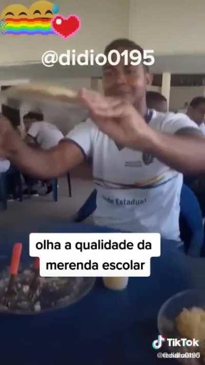 F pelo cara que estuda nessa escola (Tirei o vídeo do TikTok créditos no vídeo)