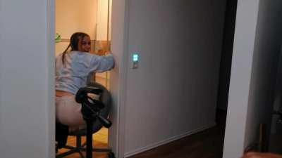 Julias Momente wenn sie gute Videos bringt 😉🍑