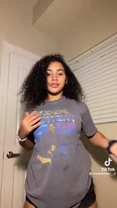 she know what she doin w that 😩