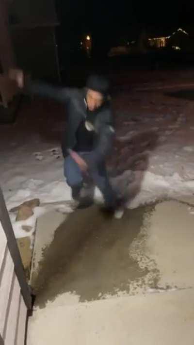 Гололёд или танцевальный батл?