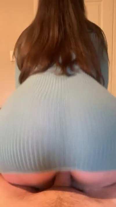 If my big ass bouncing up and down made you stop scrolling and start stroking then you made my morning, just let me know how I can make yours 😘