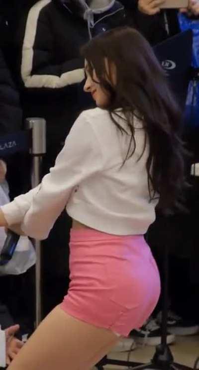 worship her booty🍷🥵