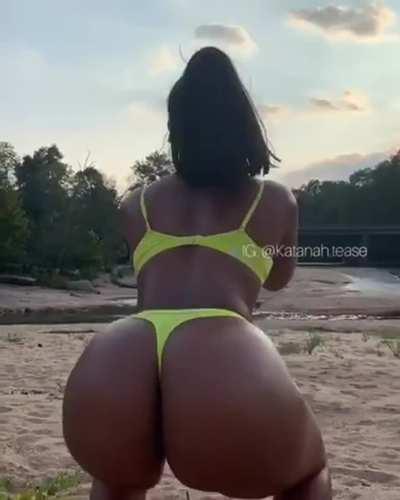 Mannnn 🥵.. she got that SOFT & NATURAL jiggle booty 😩🥺😢🍑🙏🏾