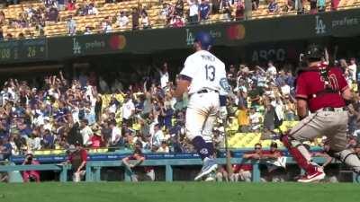 Max Muncy's walk-off home run bat flip.