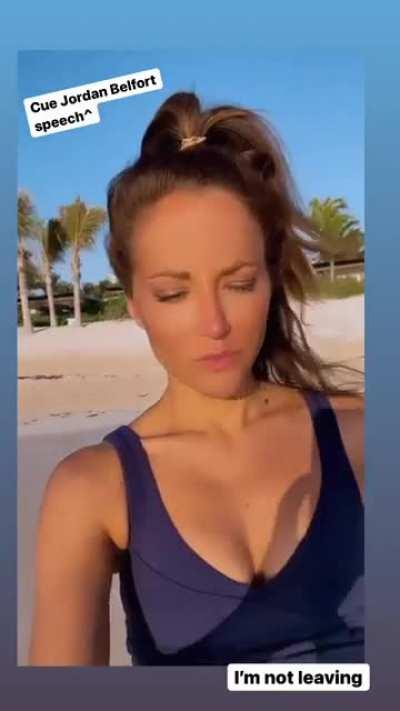 Walk along the beach Kay