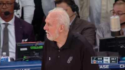 [Highlight] Jeremy Sochan Forgets to call the time out and turns the ball over in a crucial possesion