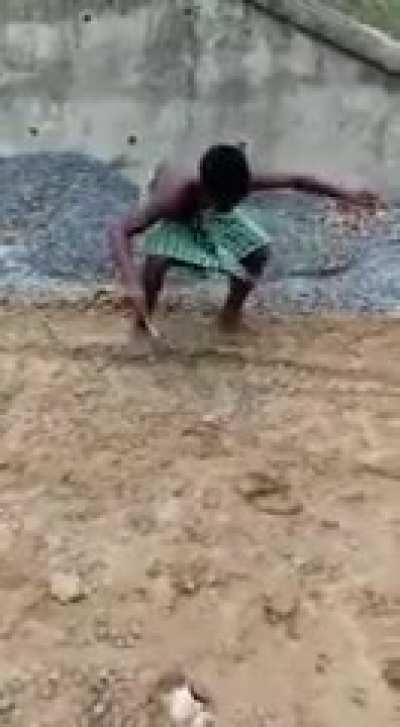 Save your mouse from other snakes＼(°o°)／