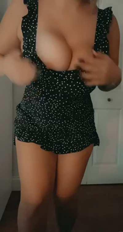 This dress is made for my DD’s 🖤