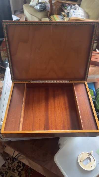 Please help me find the songtitle of my very old music box from my grandparents