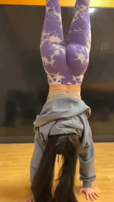 Handstand Jiggle