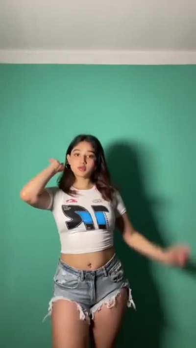 Her butt cheekðð