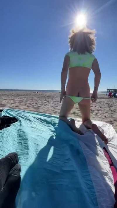 Believe me this is a much better choice than the bathrooms.. [FF] MILF