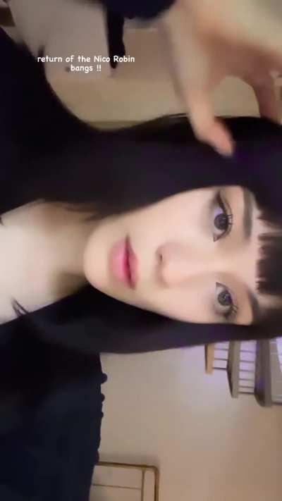 Jade and cleavage, an iconic duo. 