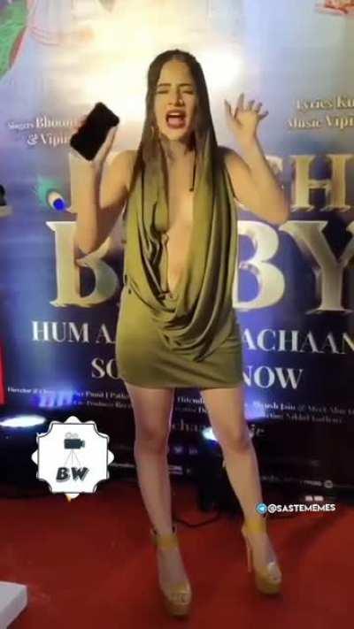 Kapde pehanti nhi , comment Kyu krte ho guys 😞