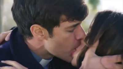 Lali Esposito loves kissing 