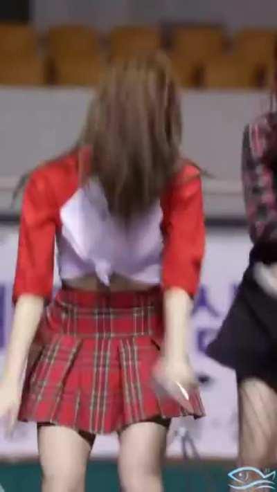 LOA Chaeyoung dance break