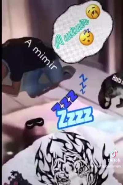 Eu, quinta feira no meio do filme.