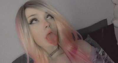 I’ll be your begging little cumslut 💗