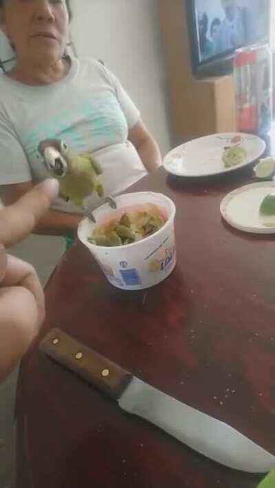 Dejame agarrar chile wey!