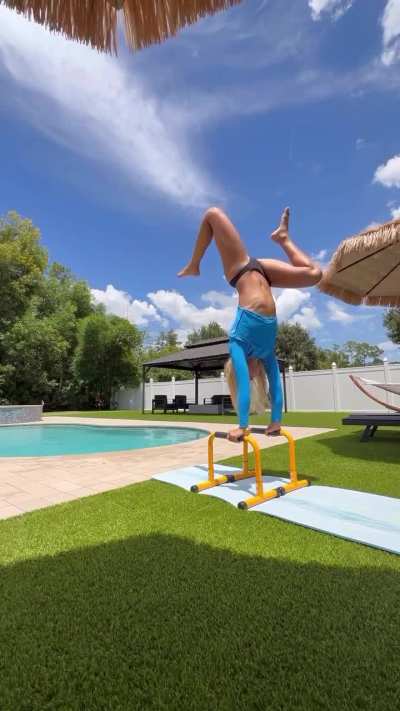 Handstand looks so easy