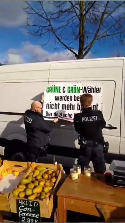 "Das muss an der Farbe liegen. Gr&uuml;n. Bei blau wird da nicht eingeschritten.