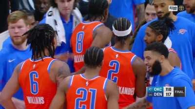 [Highlight] Nikola Jokic fails to pass Aaron Gordon for the alley-oop off the inbound (0.9 seconds to go) and the OKC win the game in Denver (with a replay)!