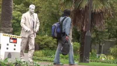 Weeping Angel na vida real KomodoHype