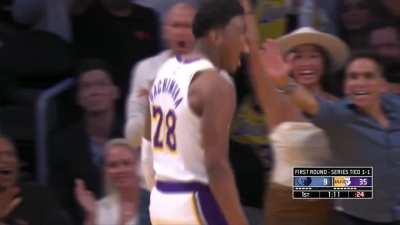 [Highlight] Rui Hachimura fast break slam to put the Lakers up 26 in the first quarter and the crowd goes wild