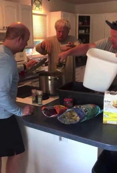 Um caranguejo/siri lutando ate o fim