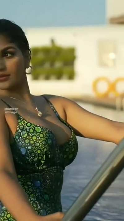 Busty Yashika 🍑🍑