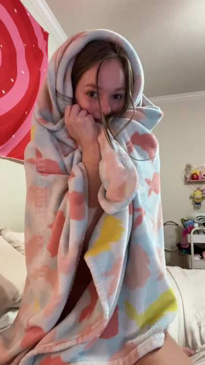 a comfy cozy peekaboo!! :3