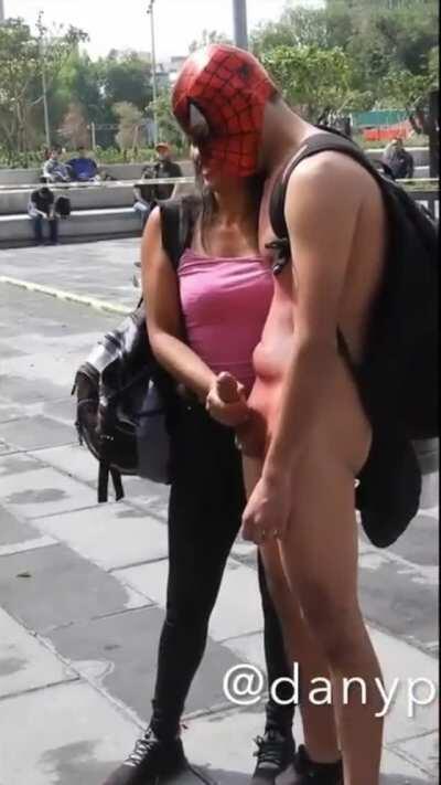 Spidey getting unloaded if front of people