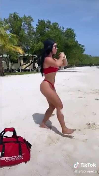 Estefania Oropeza (@tefaoropeza)