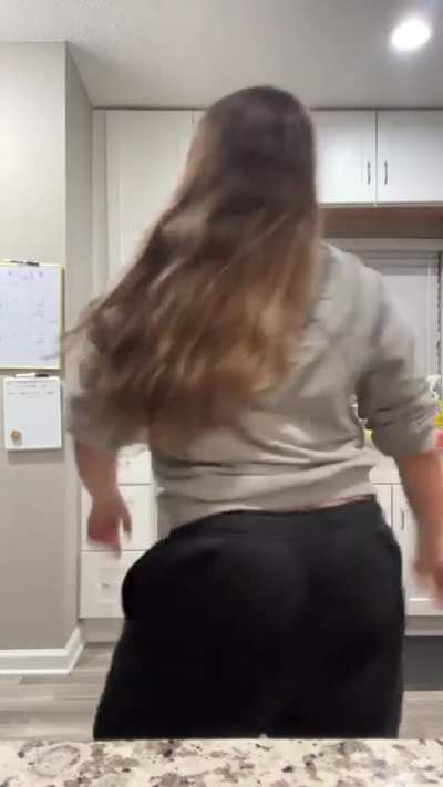 @kxkoamore 🍑 is getting juicier