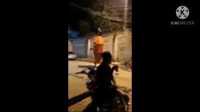 Bajen el volumen es por el bien de ustedes xD