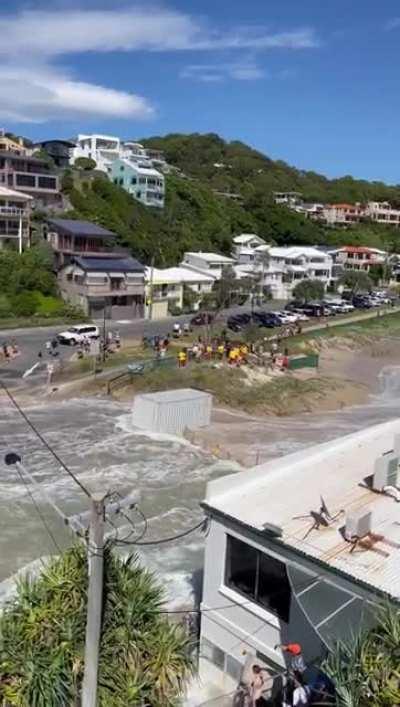 Nice Swell in Currumbin. Wtf