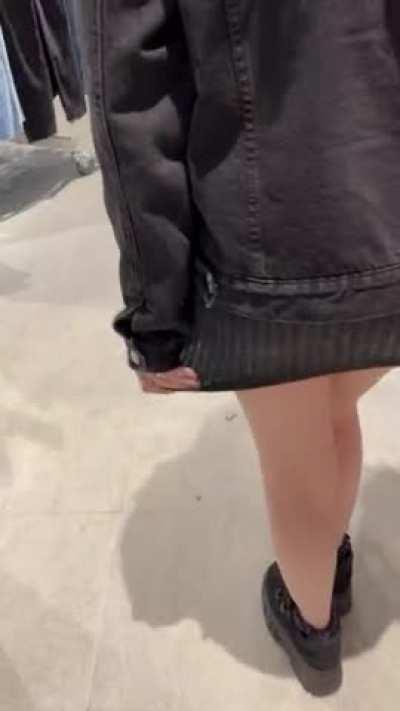 Went panty shopping without panties on ☺️