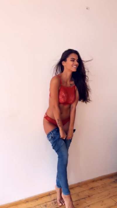 Nice red outfit 😍🥰 