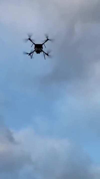 ua pov - Demonstration of a large Ukrainian drone carrying 6 Mortar rounds, reportedly 60mm shells