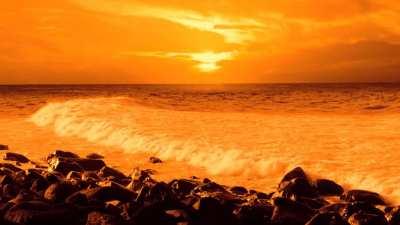 relaxing waves , so calming isn't it !