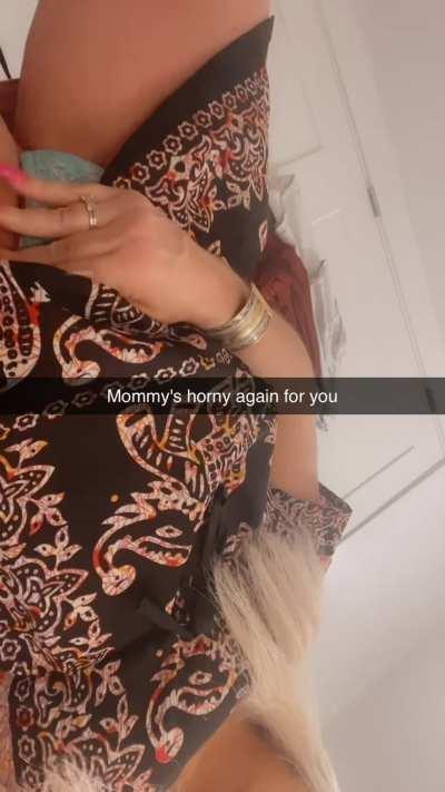 You know what time it is when mommy's hungry!