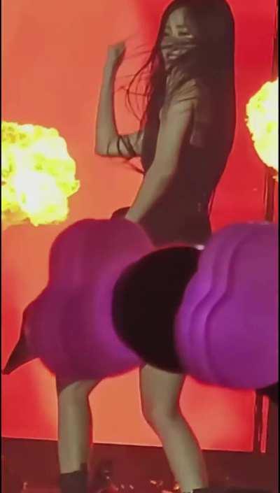 Jisoo's delicious ass