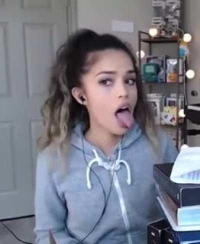 👅