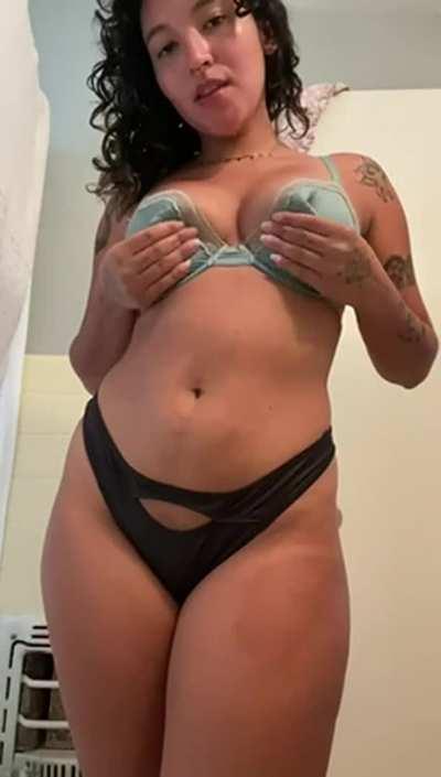 I do hope you can handle a latina girl like me?