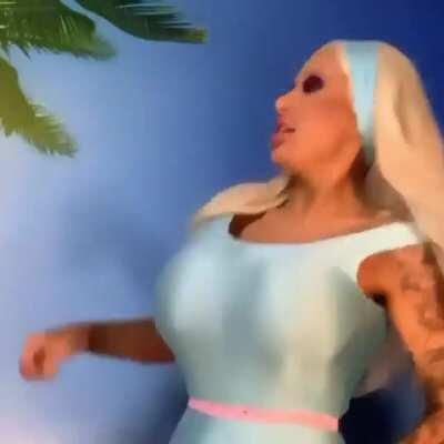 Space Groove Lux getting ready for her debut on the rift