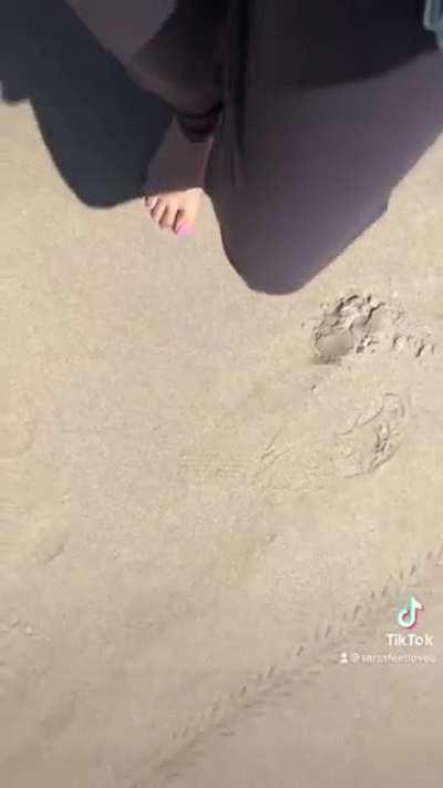 These feet love long walks on the beach 😍