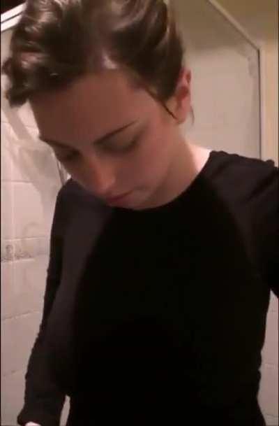 I don't think i have seen a more adorable titty reveal